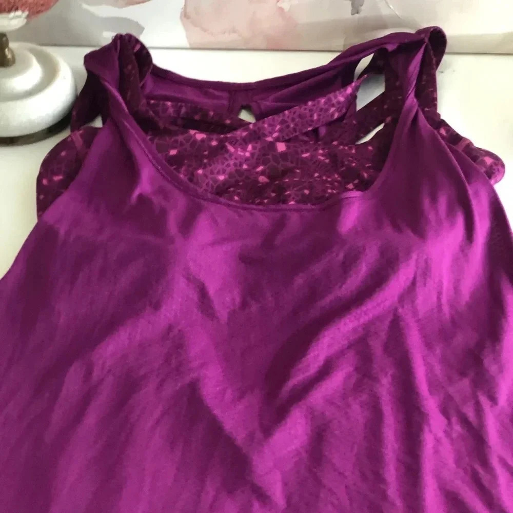! Lululemon shirt built in bra! Sz 6